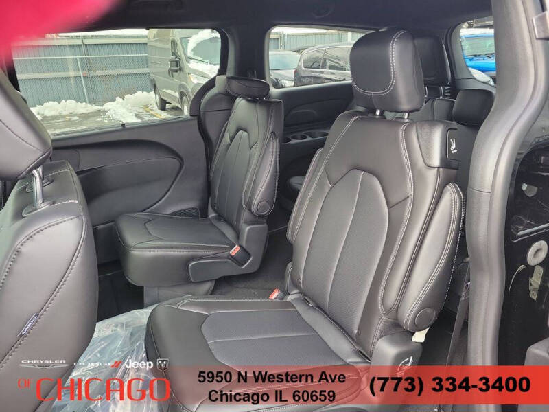 2026 Chrysler Pacifica Select