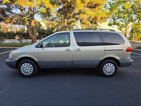 2000 Toyota Sienna LE