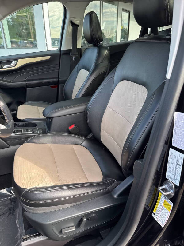 2021 Ford Escape Titanium