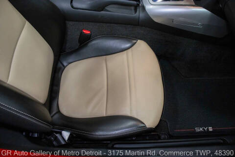 2009 Saturn SKY Red Line