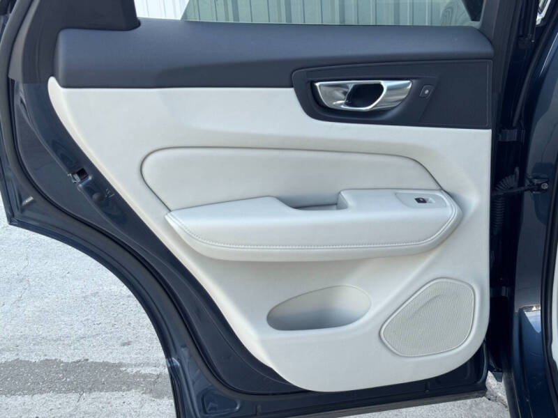 2023 Volvo XC60 B5 Plus Bright Theme