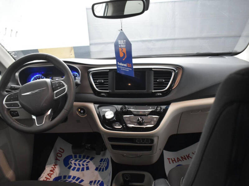 2023 Chrysler Voyager LX