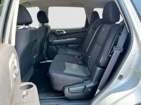 2018 Nissan Pathfinder SV