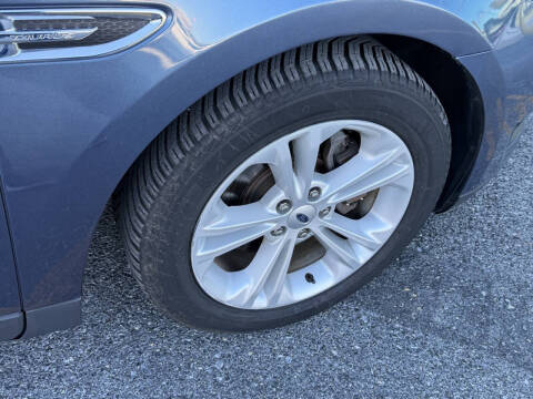 2018 Ford Taurus SEL