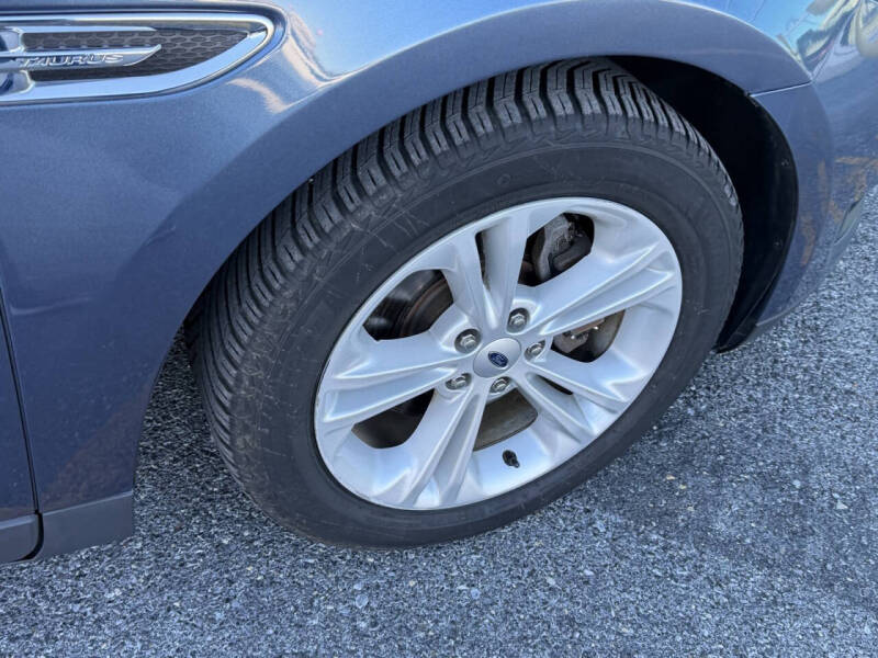 2018 Ford Taurus SEL