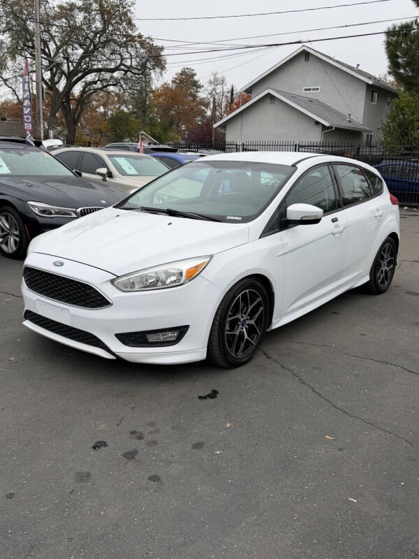 2016 Ford Focus SE's photo