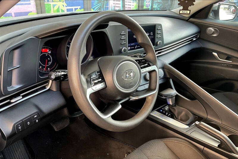 2021 Hyundai Elantra SE