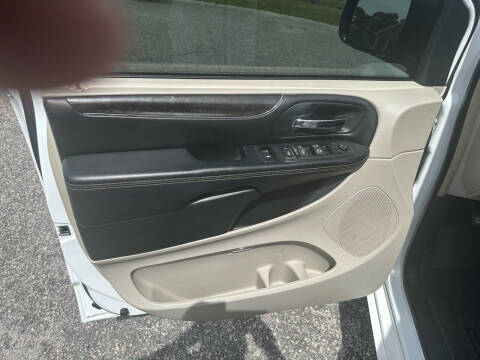 2016 Chrysler Town and Country Touring