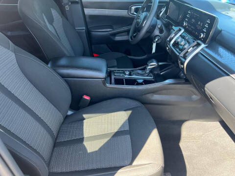 2023 Kia Sorento LX