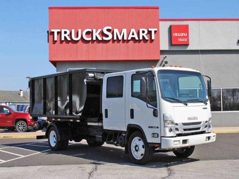 2025 Isuzu NRR
