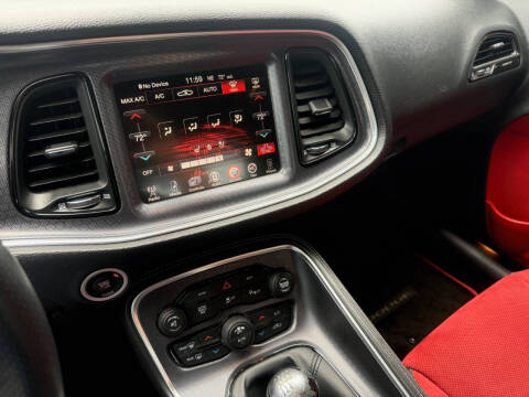 2016 Dodge Challenger 392 HEMI Scat Pack Shaker