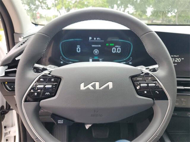 2025 Kia Niro SX