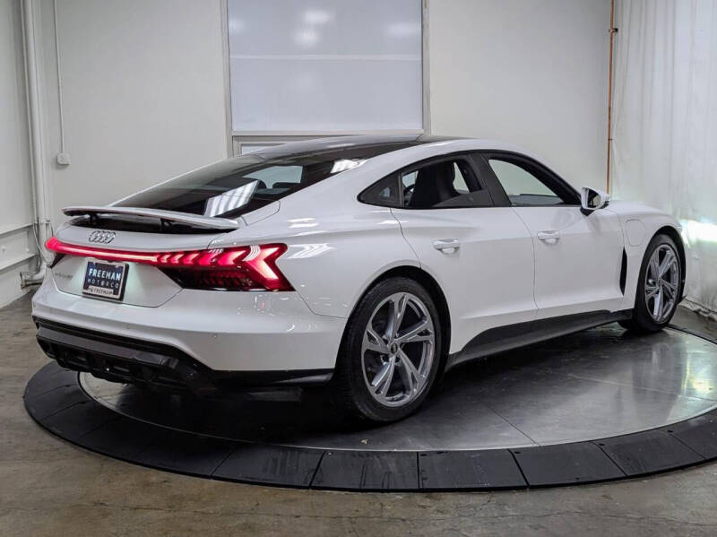 2022 Audi e-tron GT quattro Premium Plus