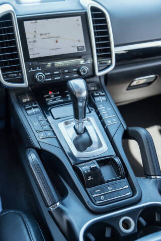 2017 Porsche Cayenne Platinum Edition