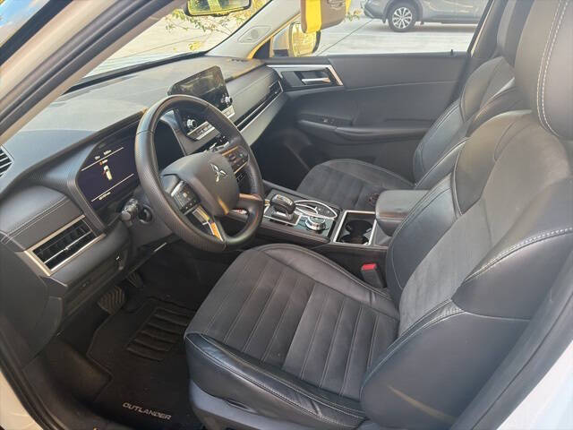 2023 Mitsubishi Outlander SE