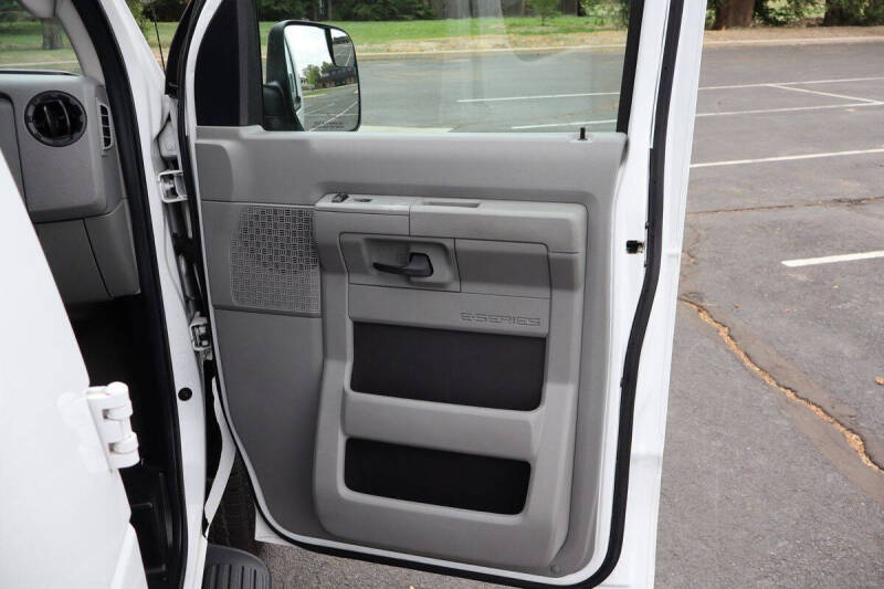 2010 Ford E-Series E-350 SD