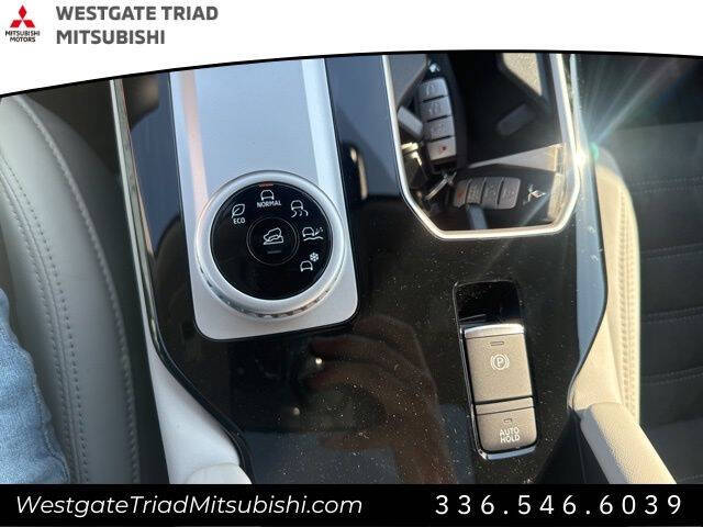 2025 Mitsubishi Outlander SE