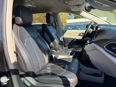2017 Chrysler Pacifica Touring-L