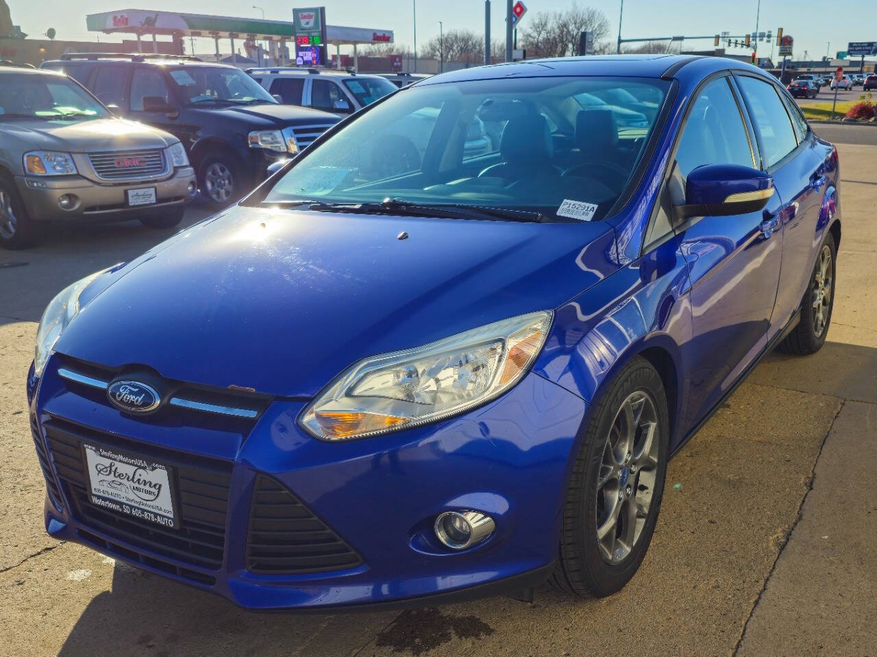 2013 Ford Focus SE 4dr Sedan - Blue exterior view 4