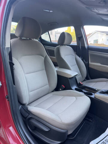 2019 Hyundai Elantra SE