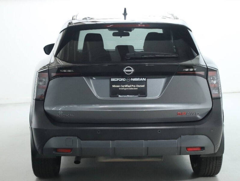 2025 Nissan Kicks SR