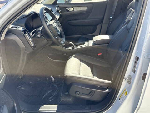 2025 Volvo XC40 B5 Core Bright Theme