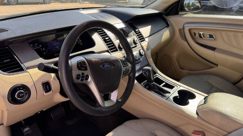 2013 Ford Taurus SE