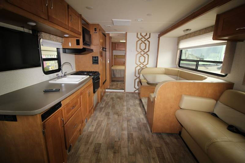 2017 Winnebago MINNIE WINNIE 31K