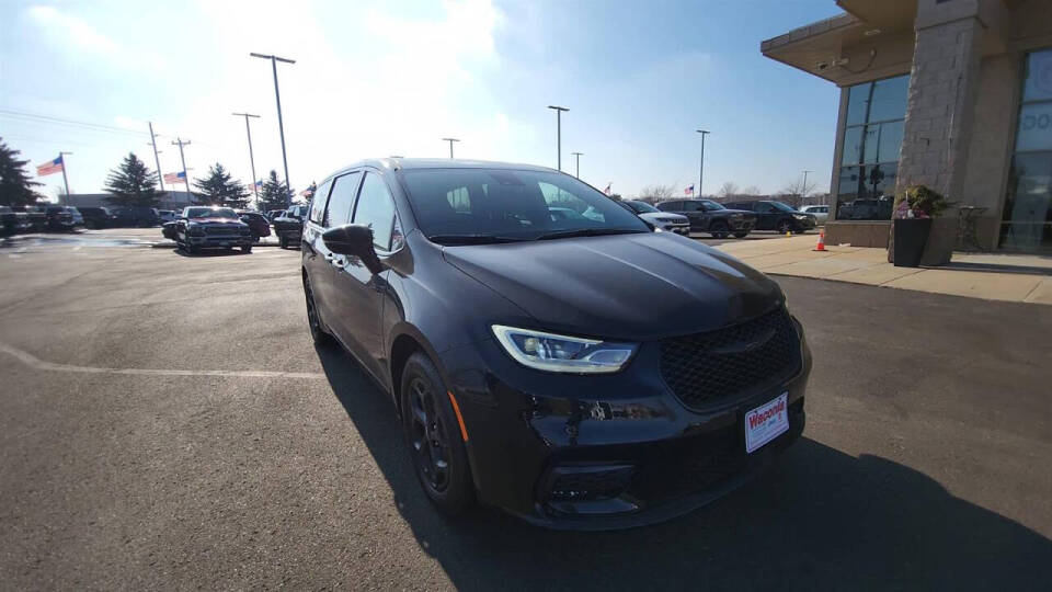 2024 Chrysler Pacifica Plug-In Hybrid for sale at Victoria Auto Sales in Victoria, MN