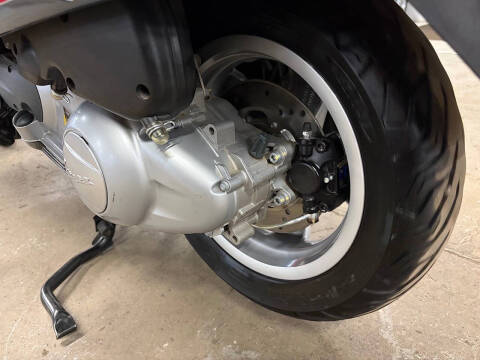2015 Vespa GTS 300