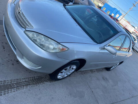 2005 Toyota Camry for sale at United Motors in Saint Cloud MN