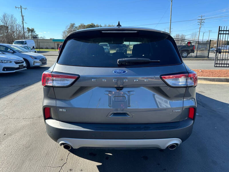 2022 Ford Escape SE photo 6