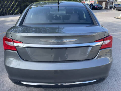 2013 Chrysler 200 LX