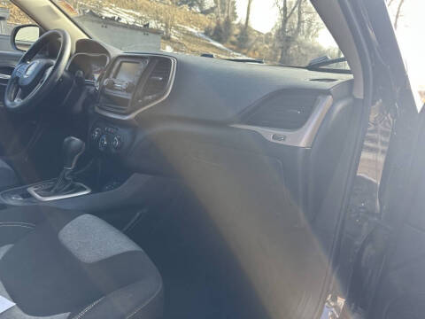 2016 Jeep Cherokee Sport