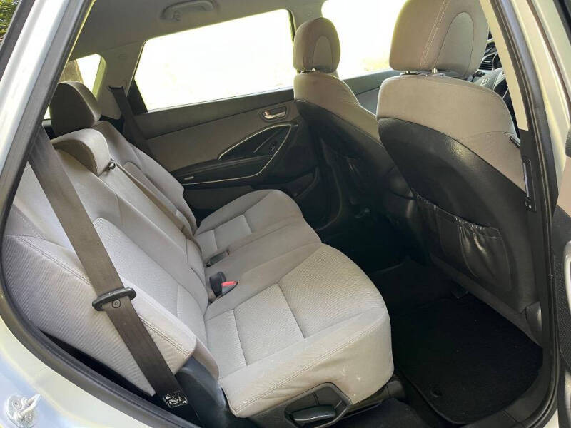 2017 Hyundai Santa Fe SE