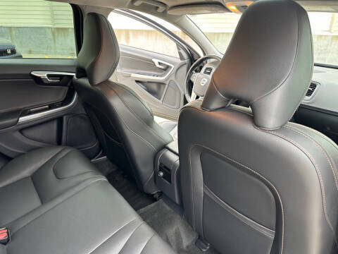 2016 Volvo V60 Cross Country T5 Platinum