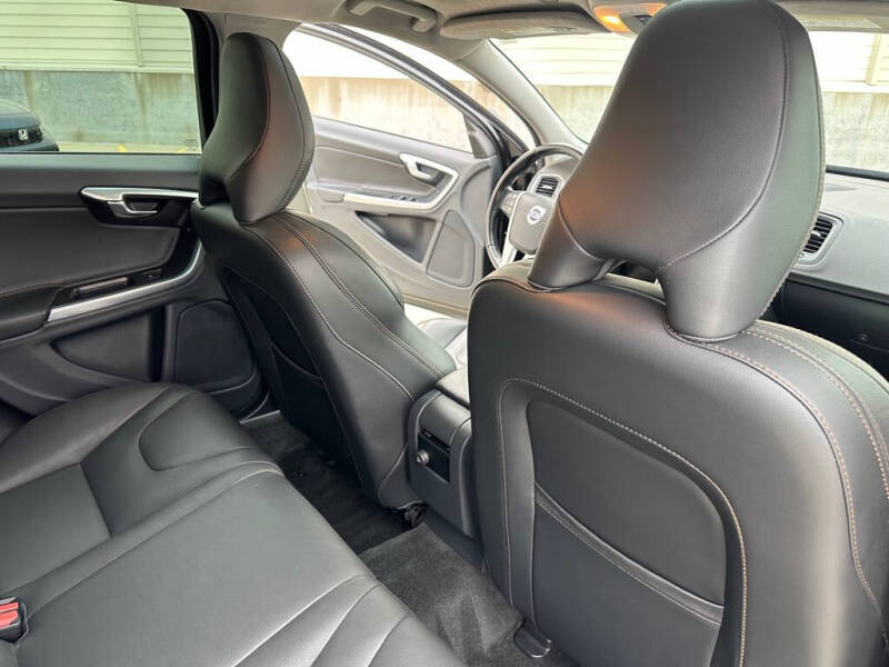 2016 Volvo V60 Cross Country T5 Platinum