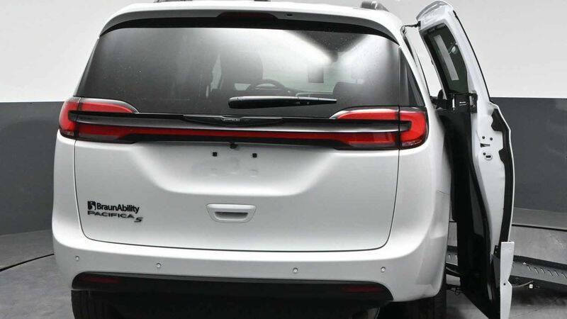 2026 Chrysler Pacifica Select