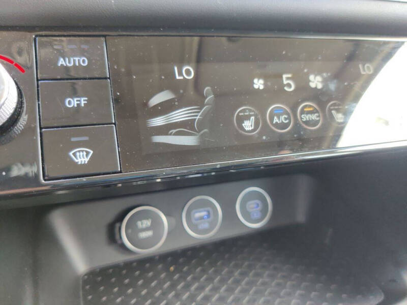 2024 GENESIS G70 Standard - Photo 23