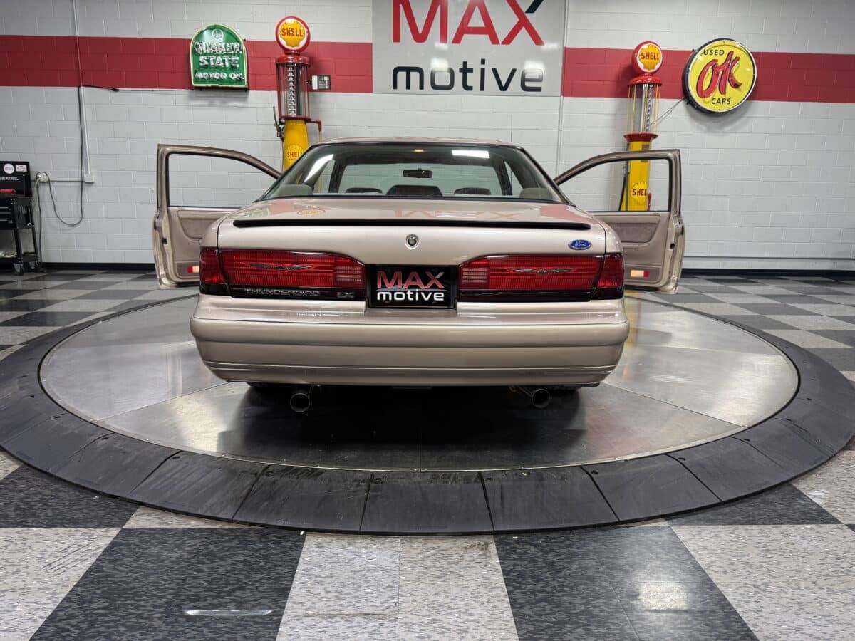 1993 Ford Thunderbird 27
