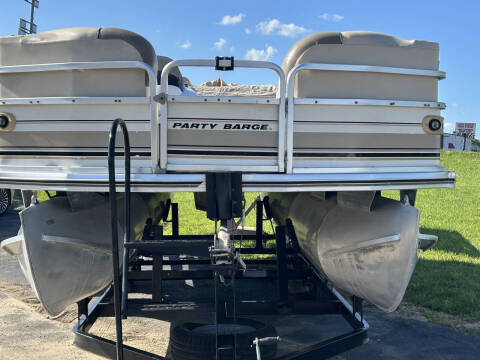 2000 Tracker PARTY BARGE 22