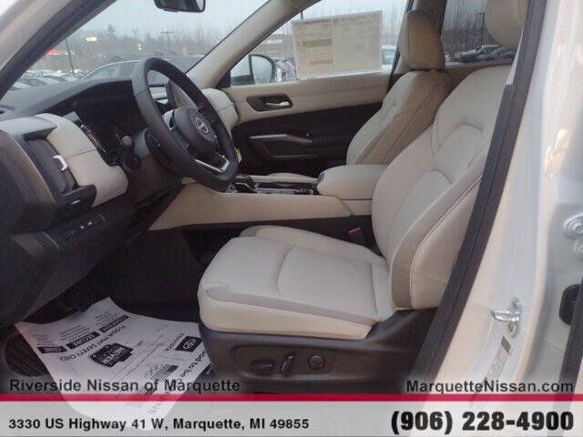 2025 Nissan Pathfinder SL