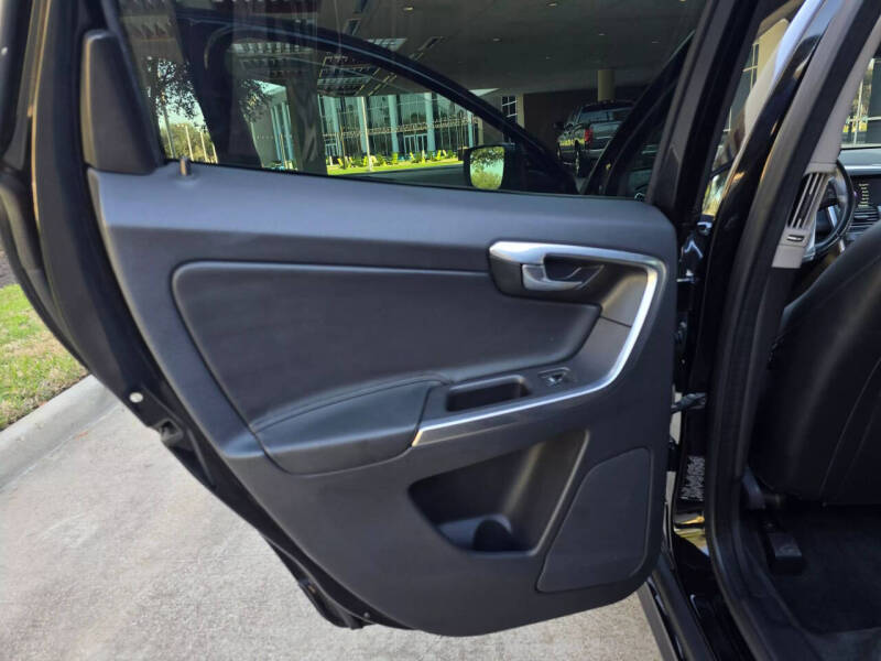 2016 Volvo XC60 T5 Drive-E Platinum