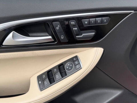2017 Infiniti QX30 Premium