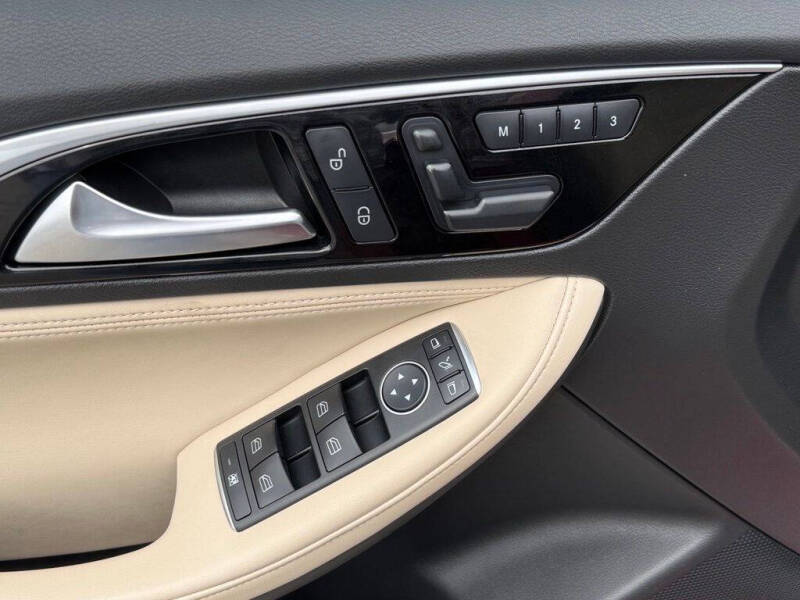 2017 Infiniti QX30 Premium