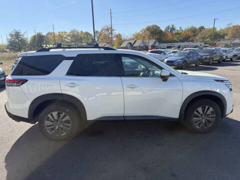 2022 Nissan Pathfinder SV