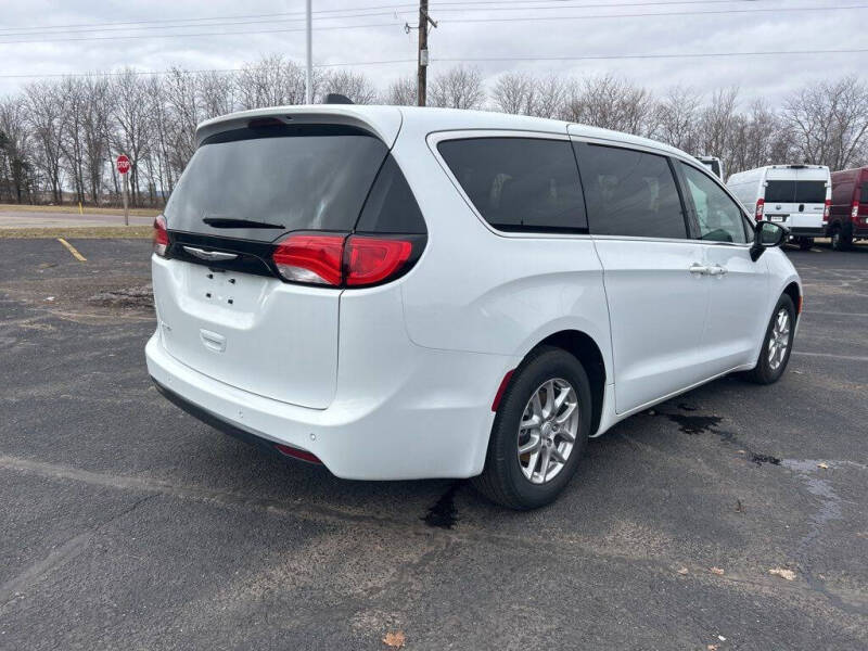 2026 Chrysler Voyager LX