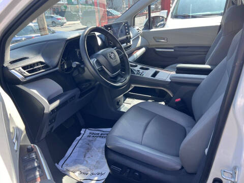 2022 Toyota Sienna XLE 7-Passenger