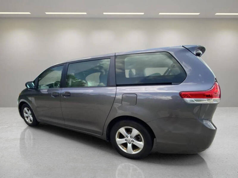 2012 Toyota Sienna Base 7-Passenger