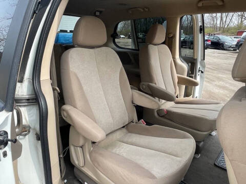2012 Kia Sedona LX